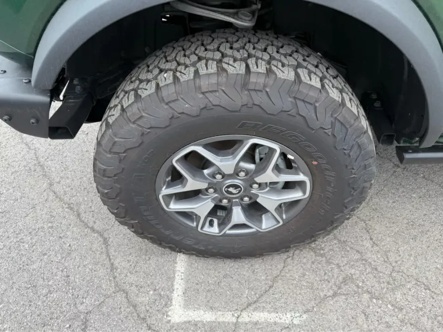 2024 Ford Bronco Badlands photo 1