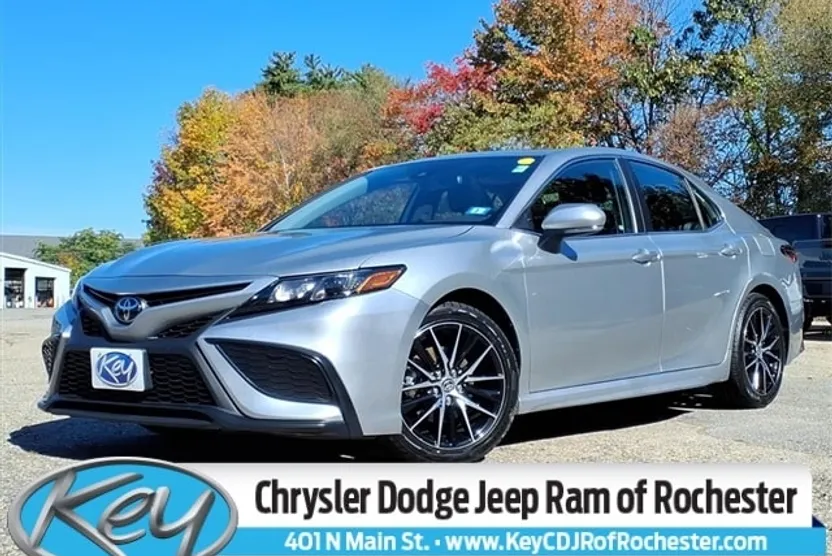 2024 Toyota Camry SE photo 1