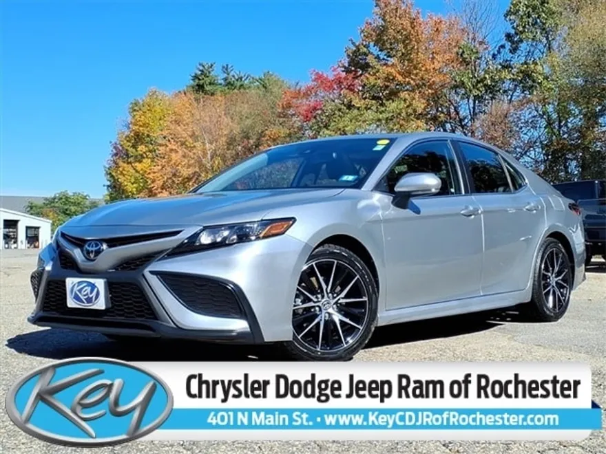 2024 Toyota Camry SE photo 1