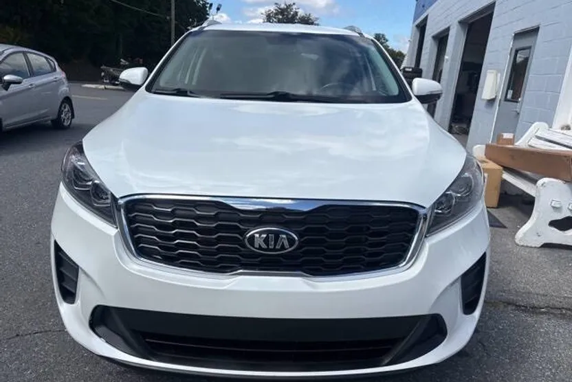2019 Kia Sorento LX photo 1