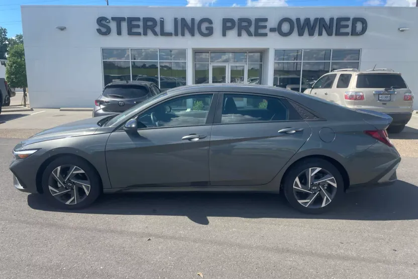 2025 Hyundai Elantra SEL Sport photo 1