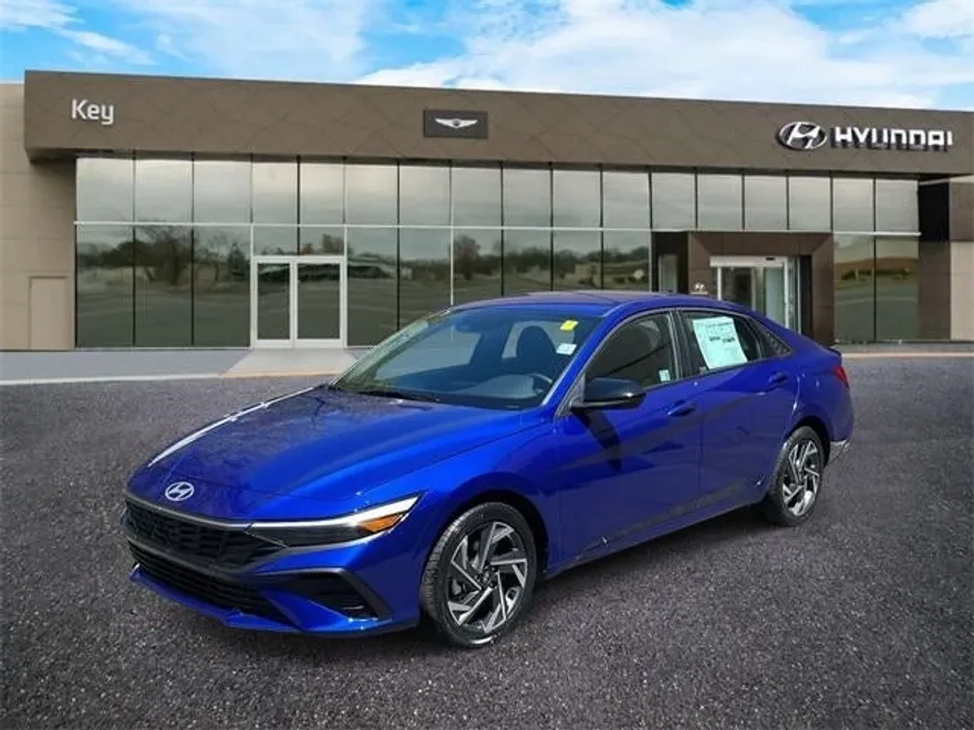2025 Hyundai Elantra SEL Sport photo 1