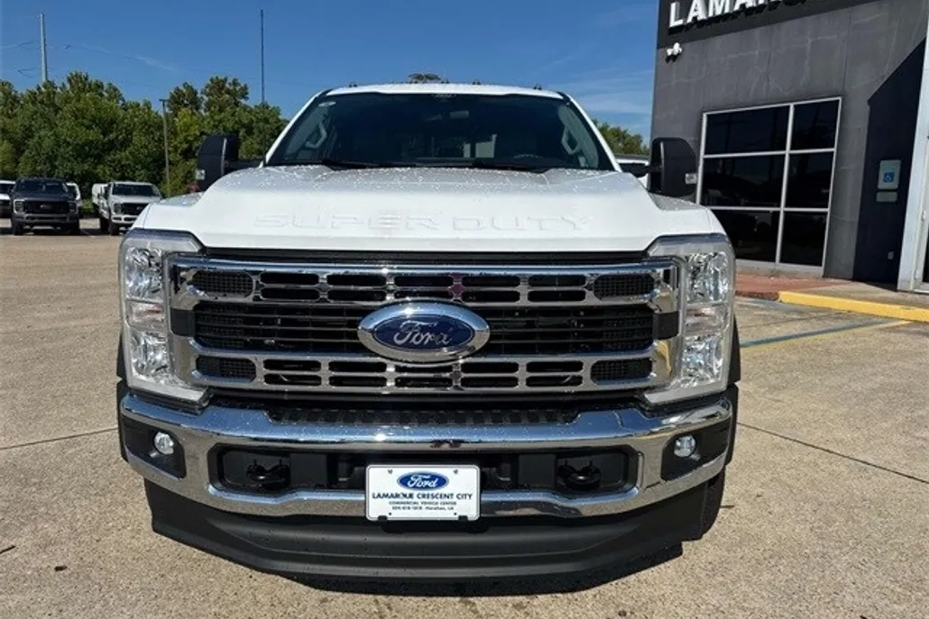 2025 Ford F-550 photo 1