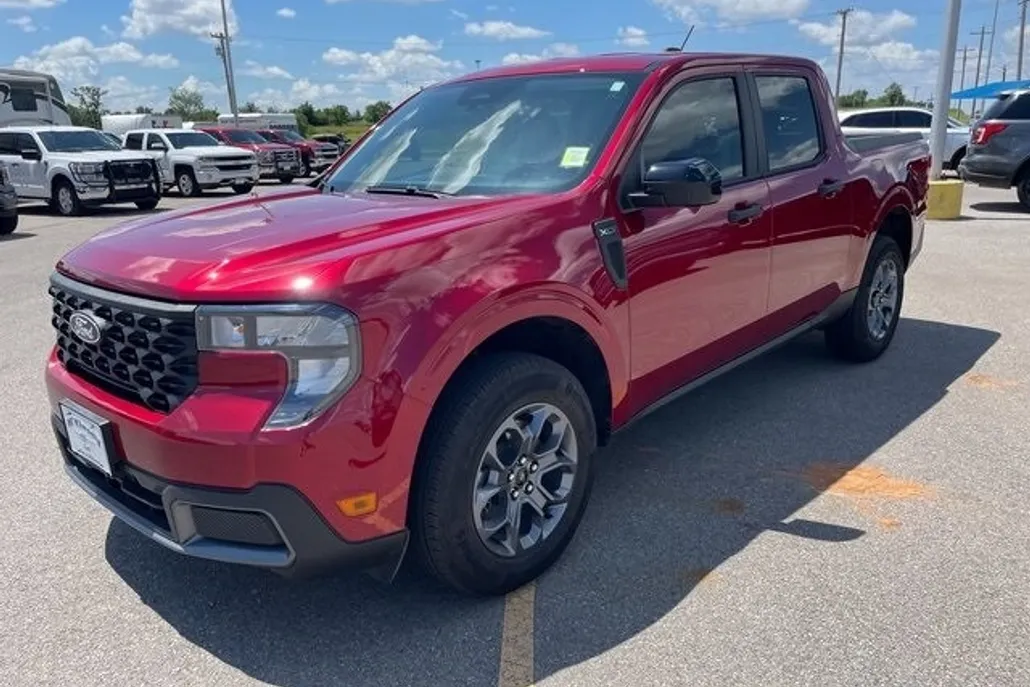 2025 Ford Maverick XLT photo 1