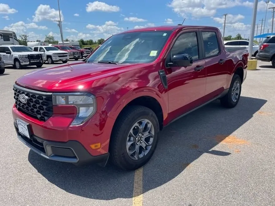2025 Ford Maverick XLT photo 1
