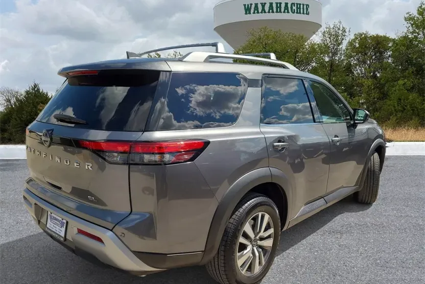 2023 Nissan Pathfinder SL photo 1