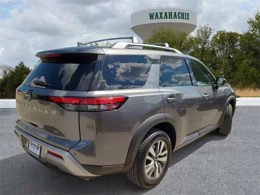 2023 Nissan Pathfinder SL photo 1