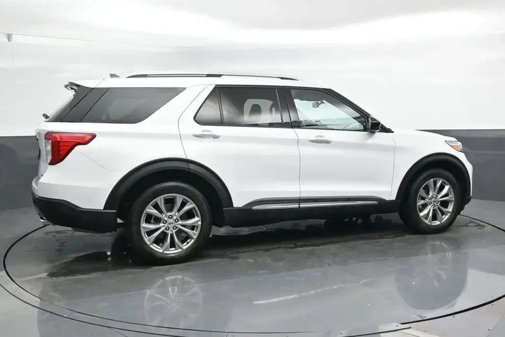 2023 Ford Explorer Limited photo 1