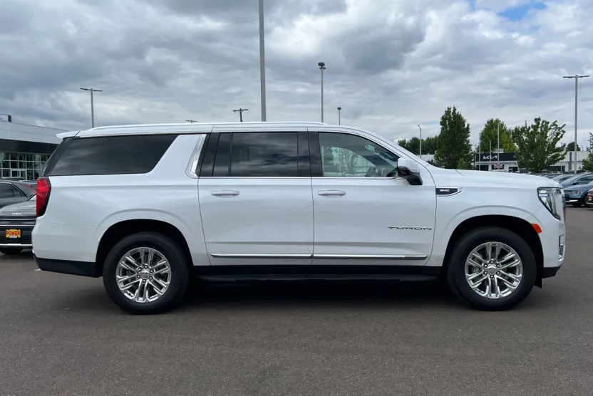 2022 Gmc Yukon XL SLT photo 1