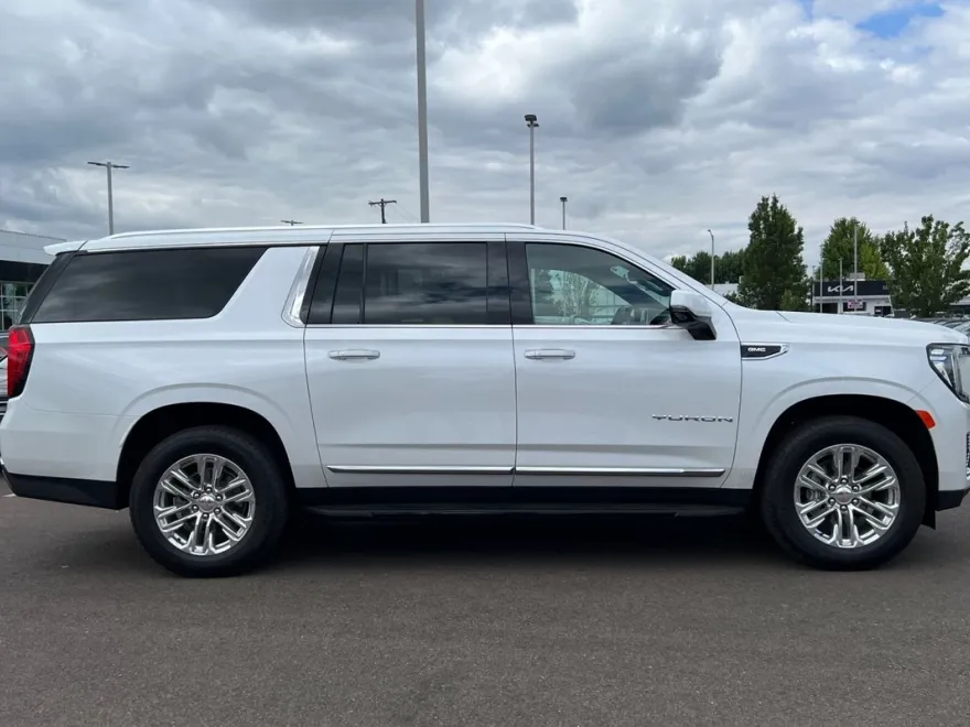 2022 Gmc Yukon XL SLT photo 1