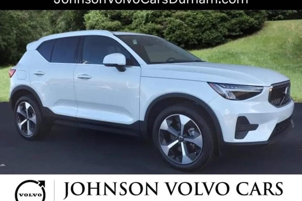 2025 Volvo XC40 Core photo 1