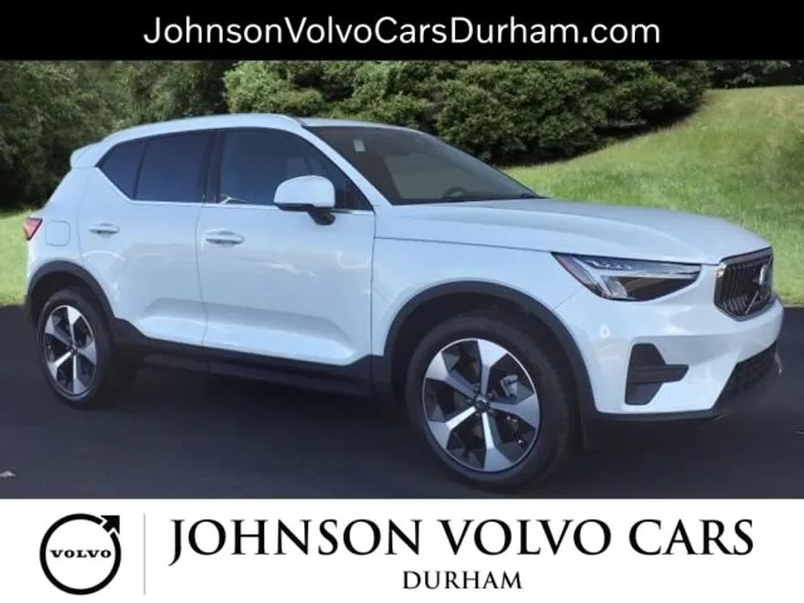 2025 Volvo XC40 Core photo 1