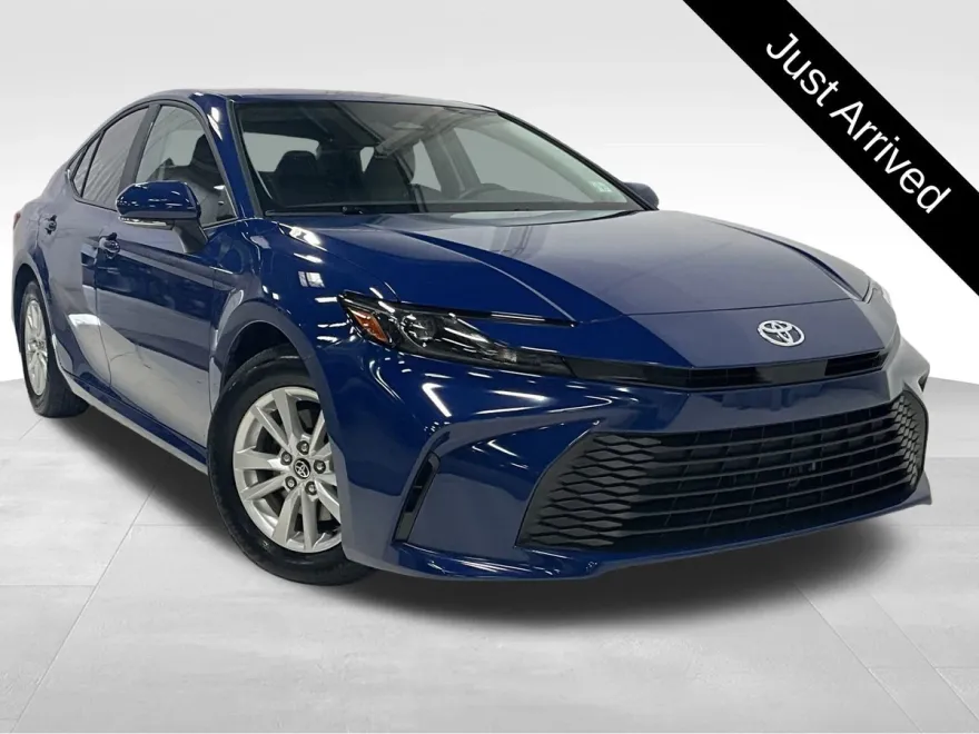 2025 Toyota Camry LE photo 1