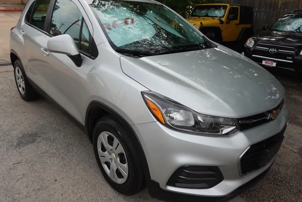 2017 Chevrolet Trax LS photo 1