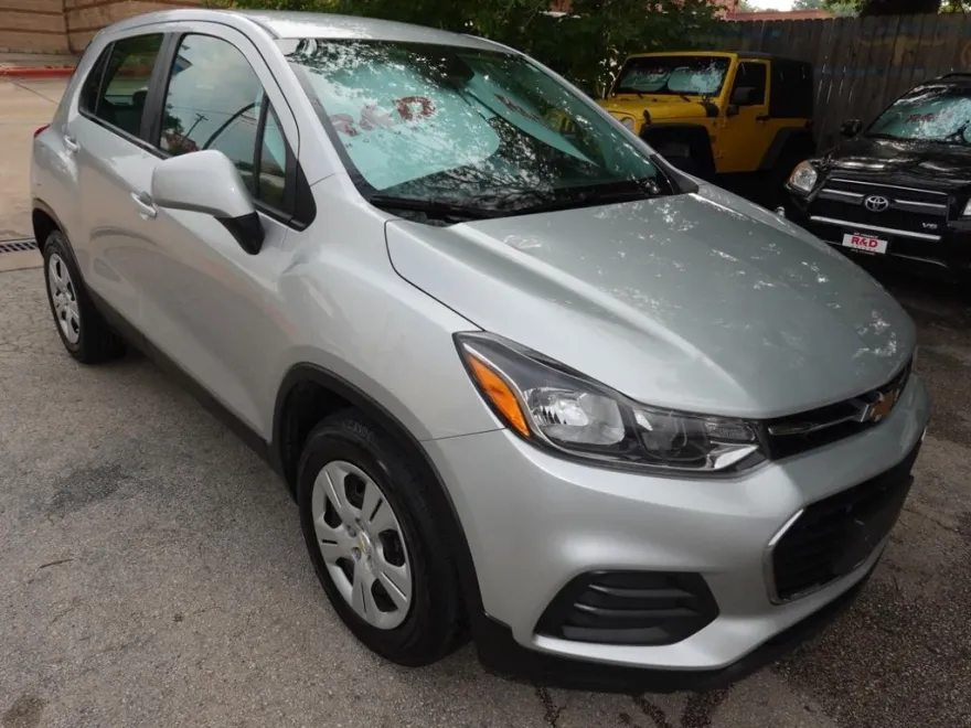 2017 Chevrolet Trax LS photo 1