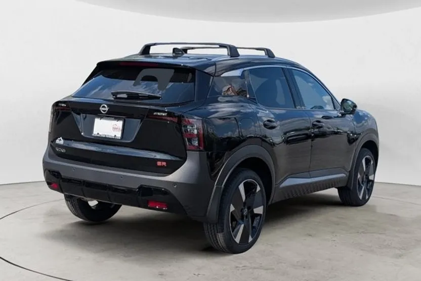 2026 Nissan Kicks SR photo 1