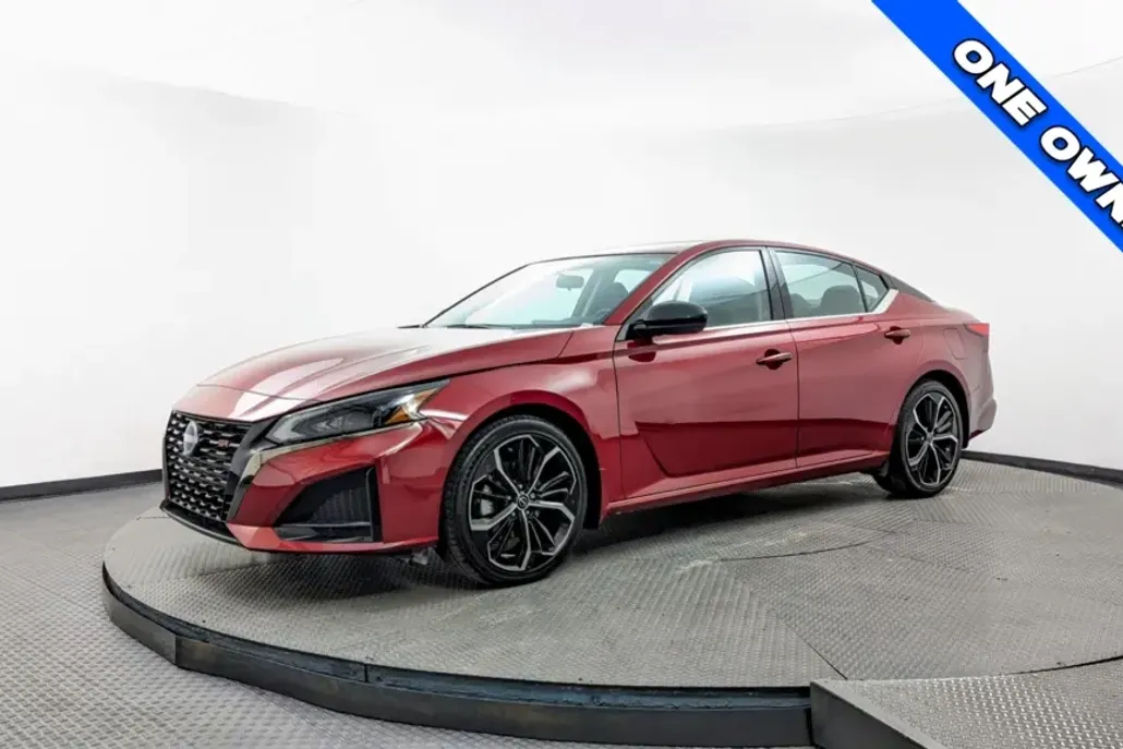 2023 Nissan Altima 2.5 SR photo 1