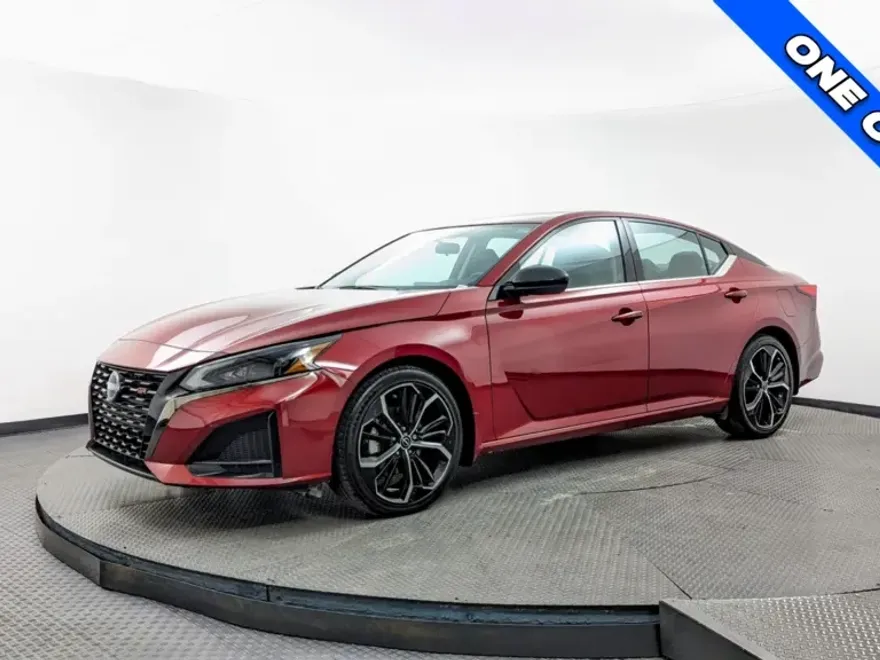 2023 Nissan Altima 2.5 SR photo 1