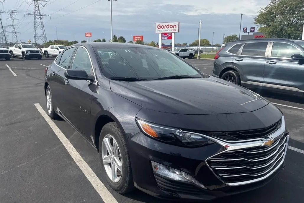 2023 Chevrolet Malibu 1LT photo 1
