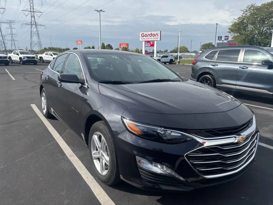 2023 Chevrolet Malibu 1LT photo 1