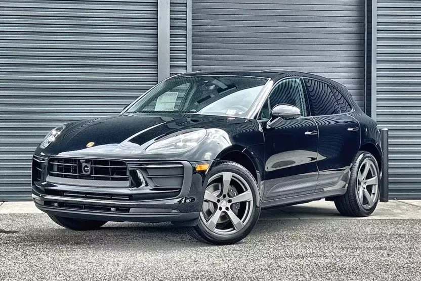 2026 Porsche Macan Base photo 1