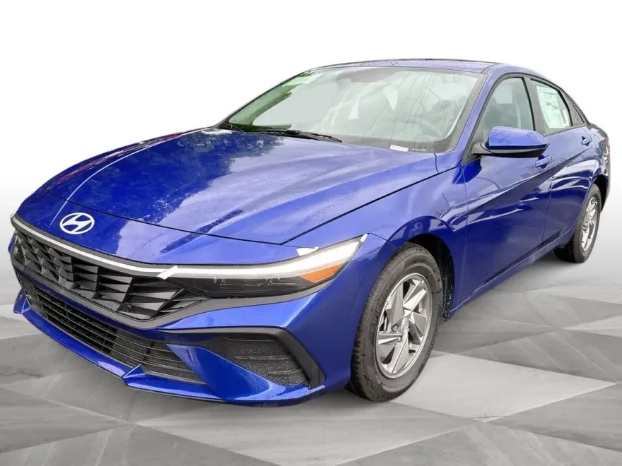 2025 Hyundai Elantra SE photo 1