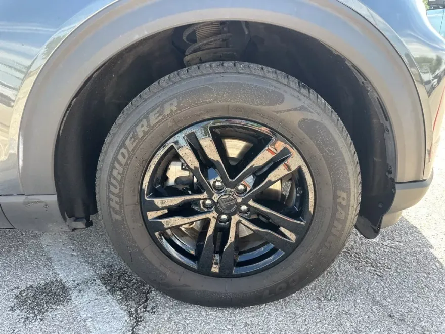 2020 Ford Explorer XLT photo 1