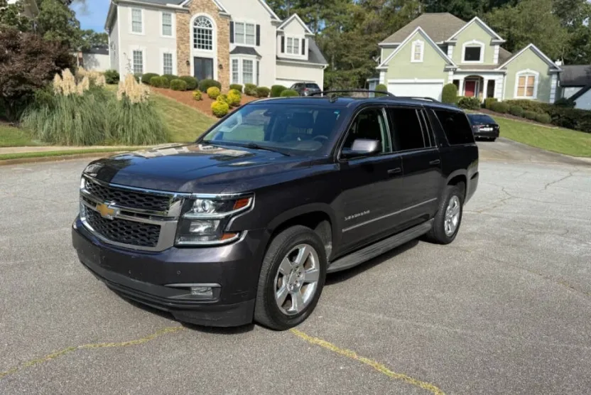 2015 Chevrolet Suburban LT photo 1
