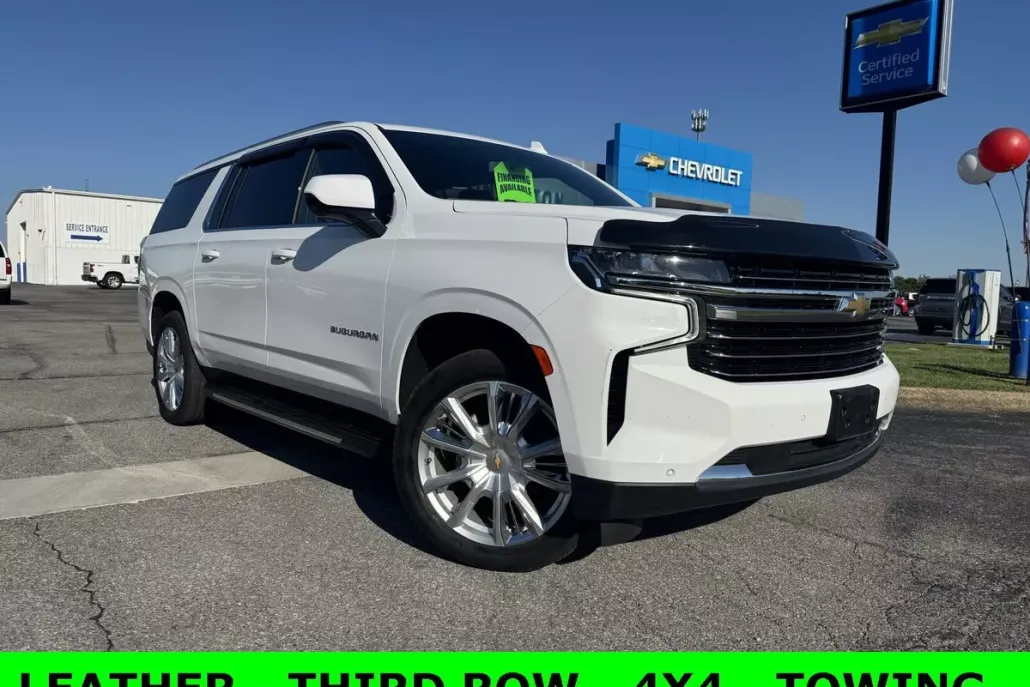 2022 Chevrolet Suburban LT photo 1