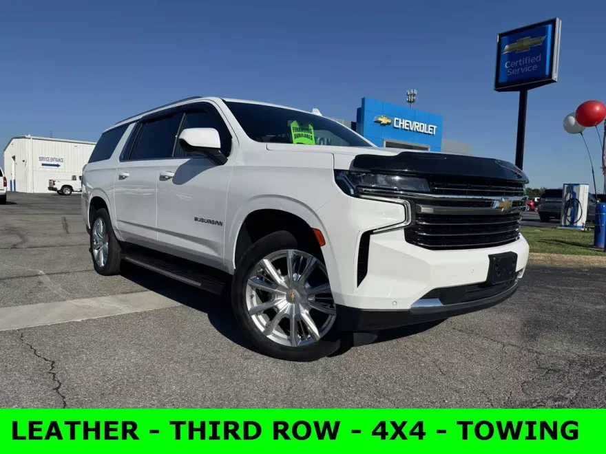2022 Chevrolet Suburban LT photo 1