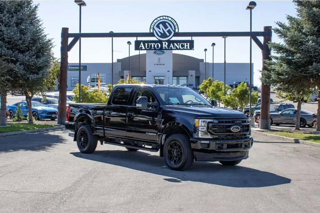 2022 Ford F-350 Lariat photo 1