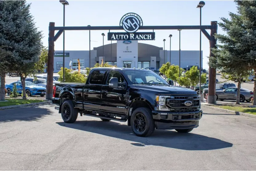 2022 Ford F-350 Lariat photo 1