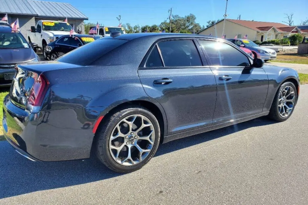 2017 Chrysler 300 S photo 1