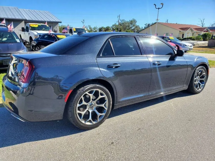 2017 Chrysler 300 S photo 1