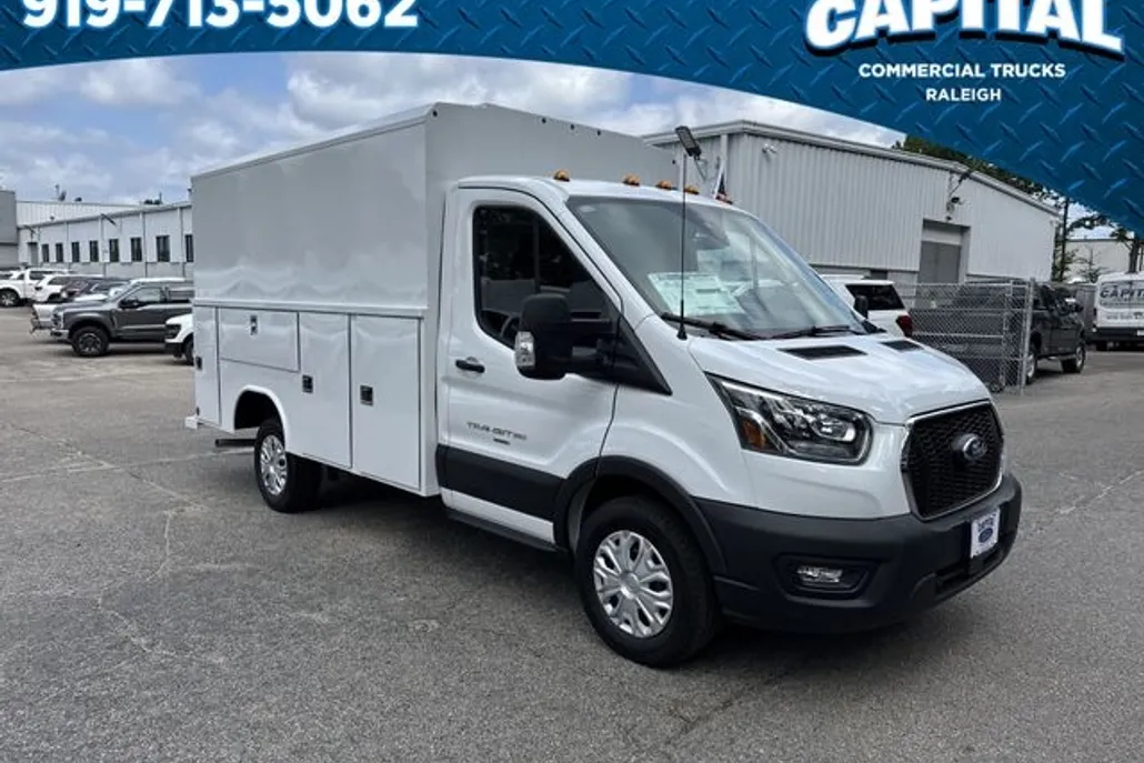 2025 Ford F-550 photo 1