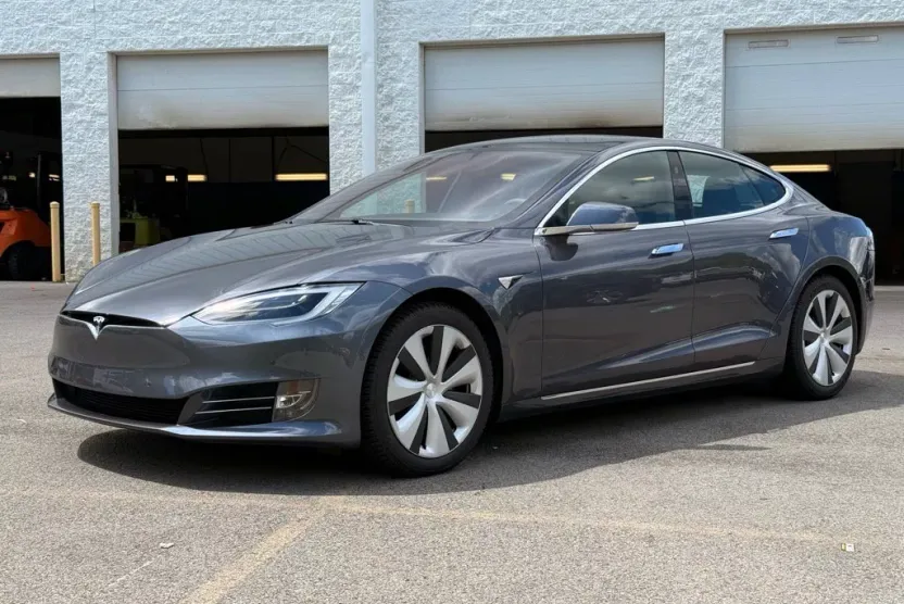 2021 Tesla Model S Long Range Plus photo 1