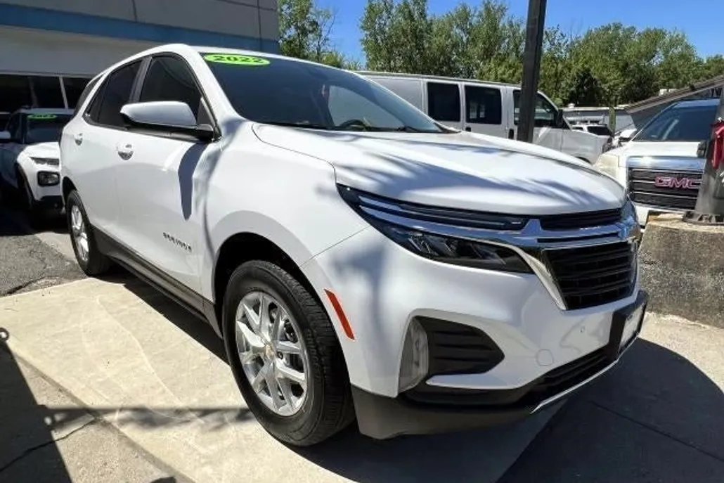 2022 Chevrolet Equinox LT photo 1