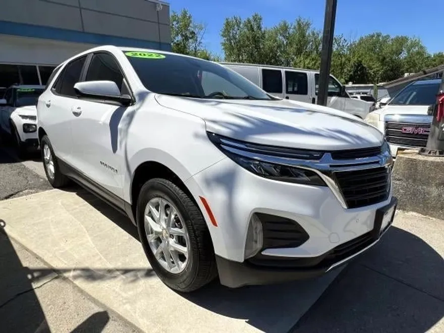 2022 Chevrolet Equinox LT photo 1
