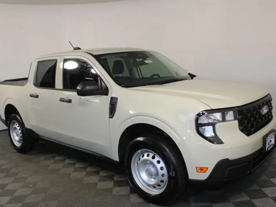 2025 Ford Maverick XL photo 1