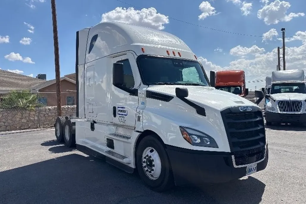 2020 Freightliner Cascadia 126" Sleeper Cab photo 1