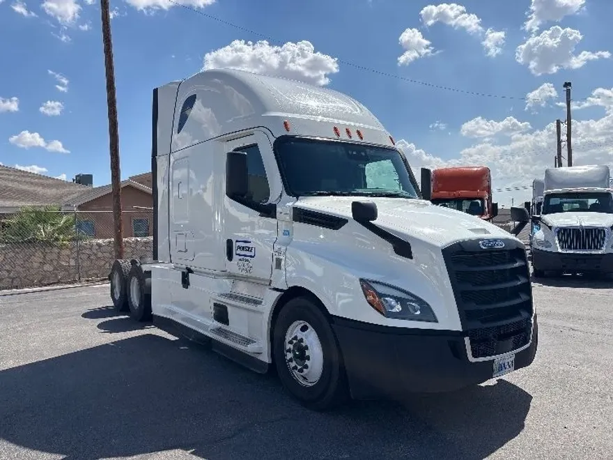 2020 Freightliner Cascadia 126" Sleeper Cab photo 1