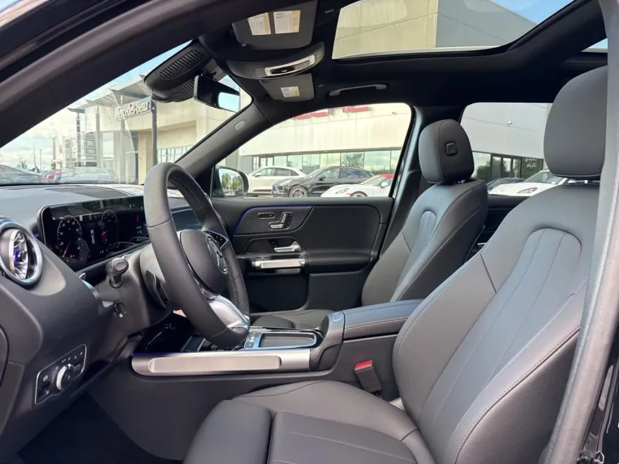 2025 Mercedes Benz GLB 250 4MATIC photo 1