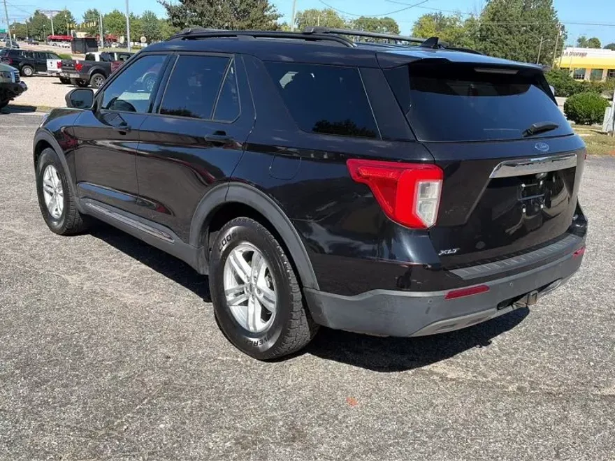 2020 Ford Explorer XLT Sport photo 1