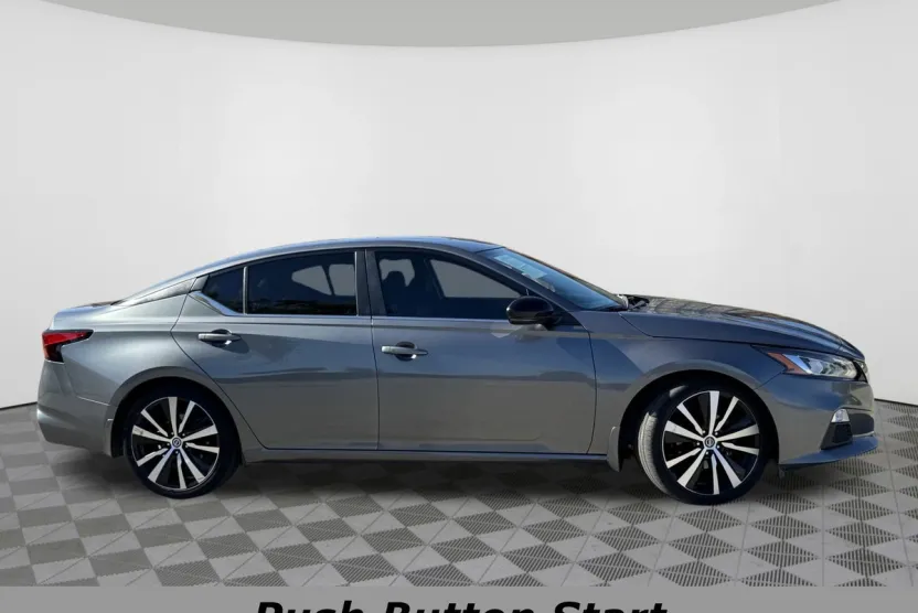 2020 Nissan Altima 2.5 SR photo 1