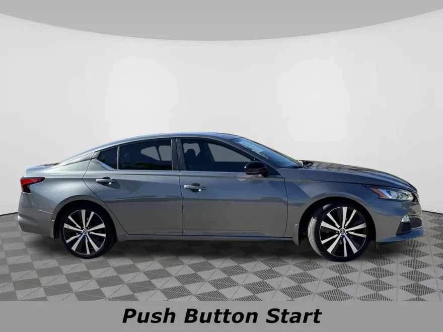 2020 Nissan Altima 2.5 SR photo 1