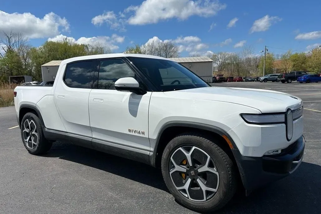 2022 Rivian R1T Adventure photo 1
