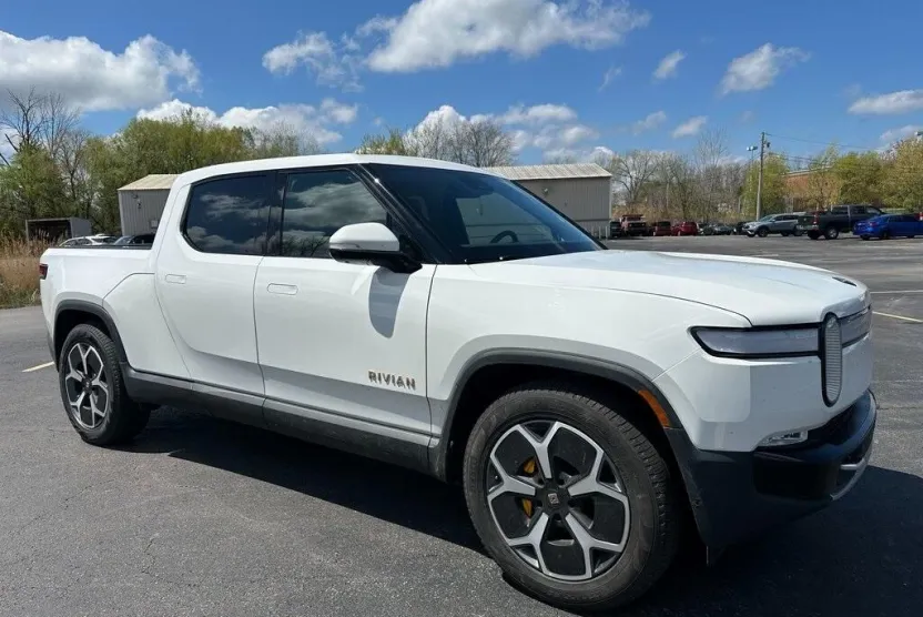 2022 Rivian R1T Adventure photo 1