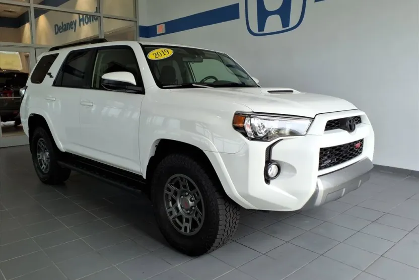 2019 Toyota 4Runner TRD photo 1