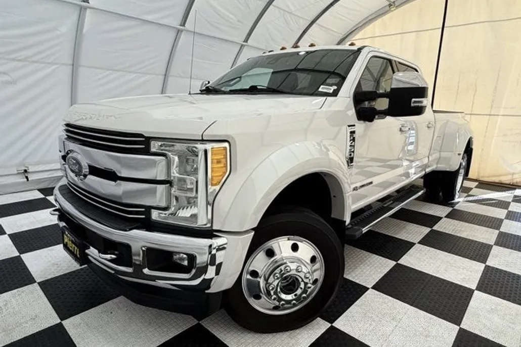 2017 Ford F-450 Lariat photo 1