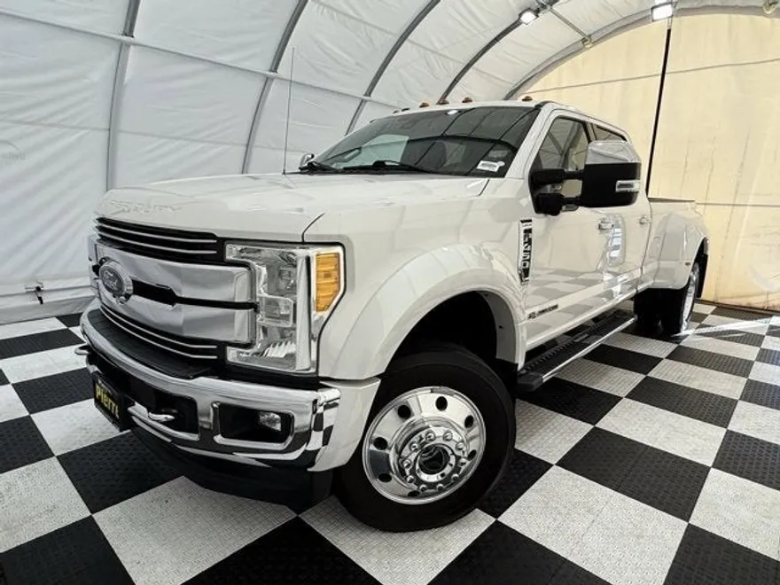 2017 Ford F-450 Lariat photo 1